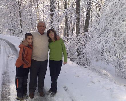 Tio y sobrinos en la nieve